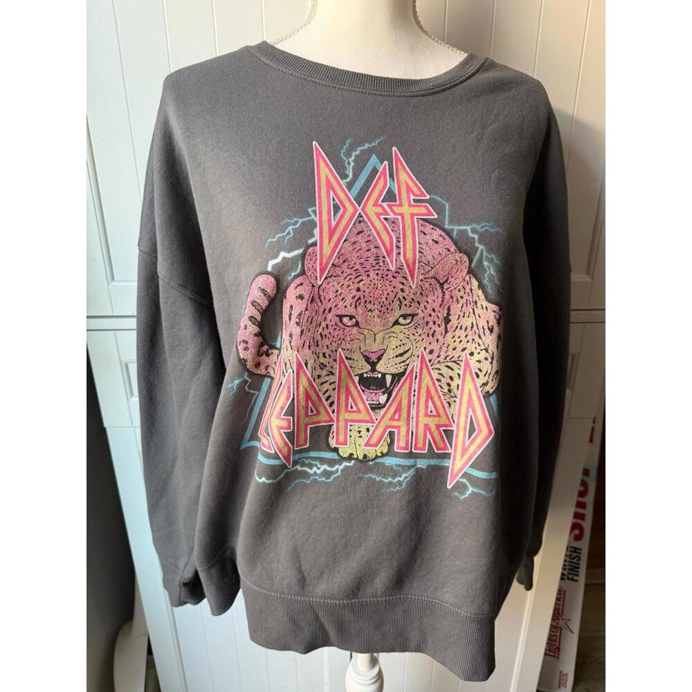 Def Leppard Oversized Graphic Sweatshirt | Vintage-Style Leopard Band Crewneck